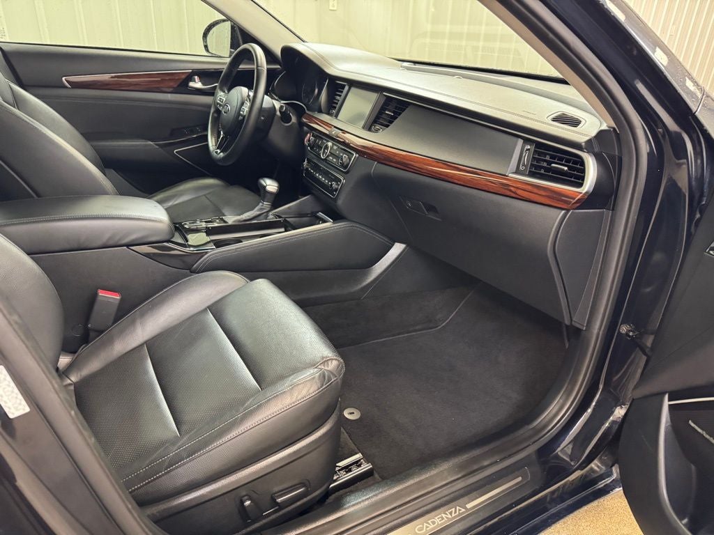2019 Kia Cadenza Technology