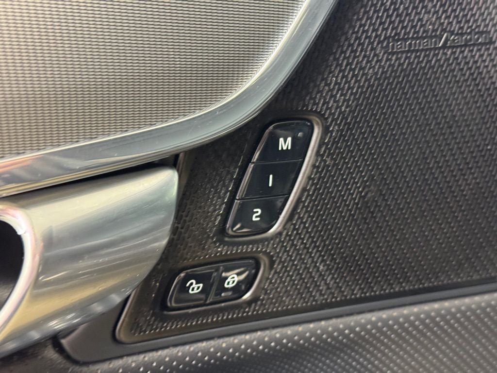 2022 Volvo S90 B6 R-Design