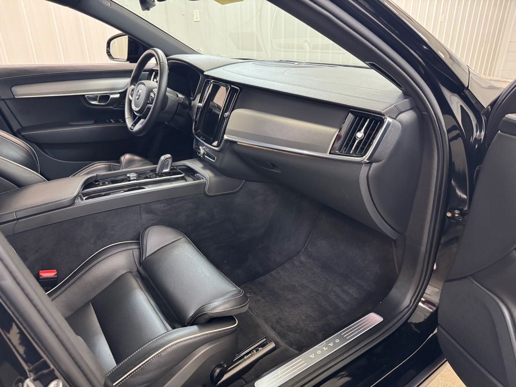 2022 Volvo S90 B6 R-Design