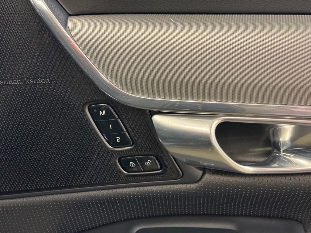 2022 Volvo S90 B6 R-Design