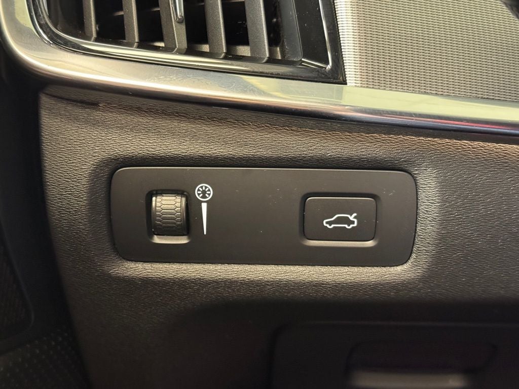 2022 Volvo S90 B6 R-Design