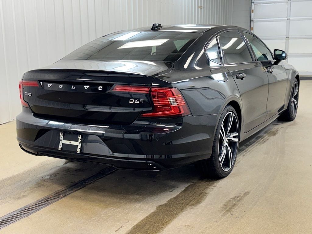 2022 Volvo S90 B6 R-Design