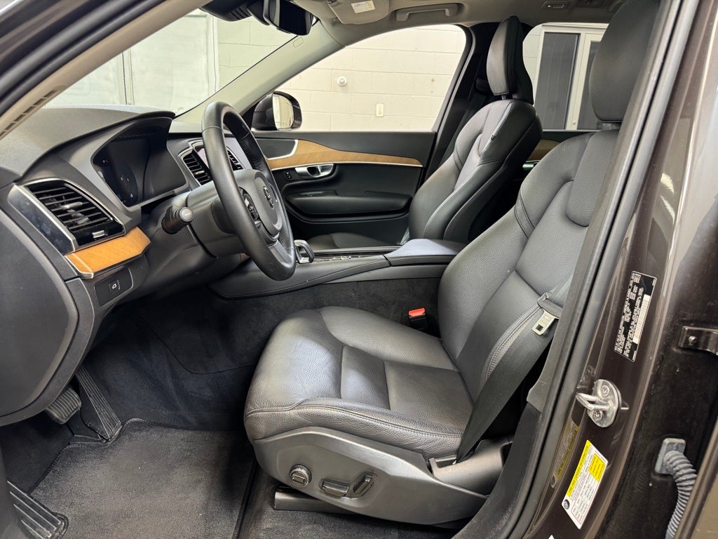 2024 Volvo XC90 B5 Plus