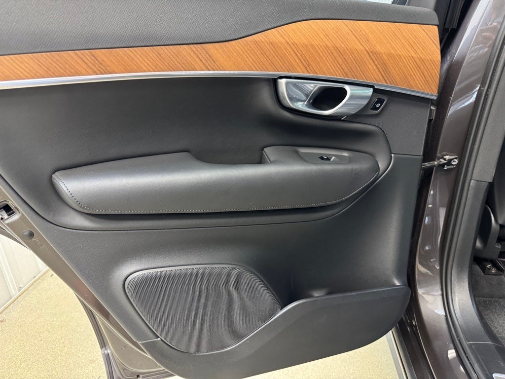 2024 Volvo XC90 B5 Plus