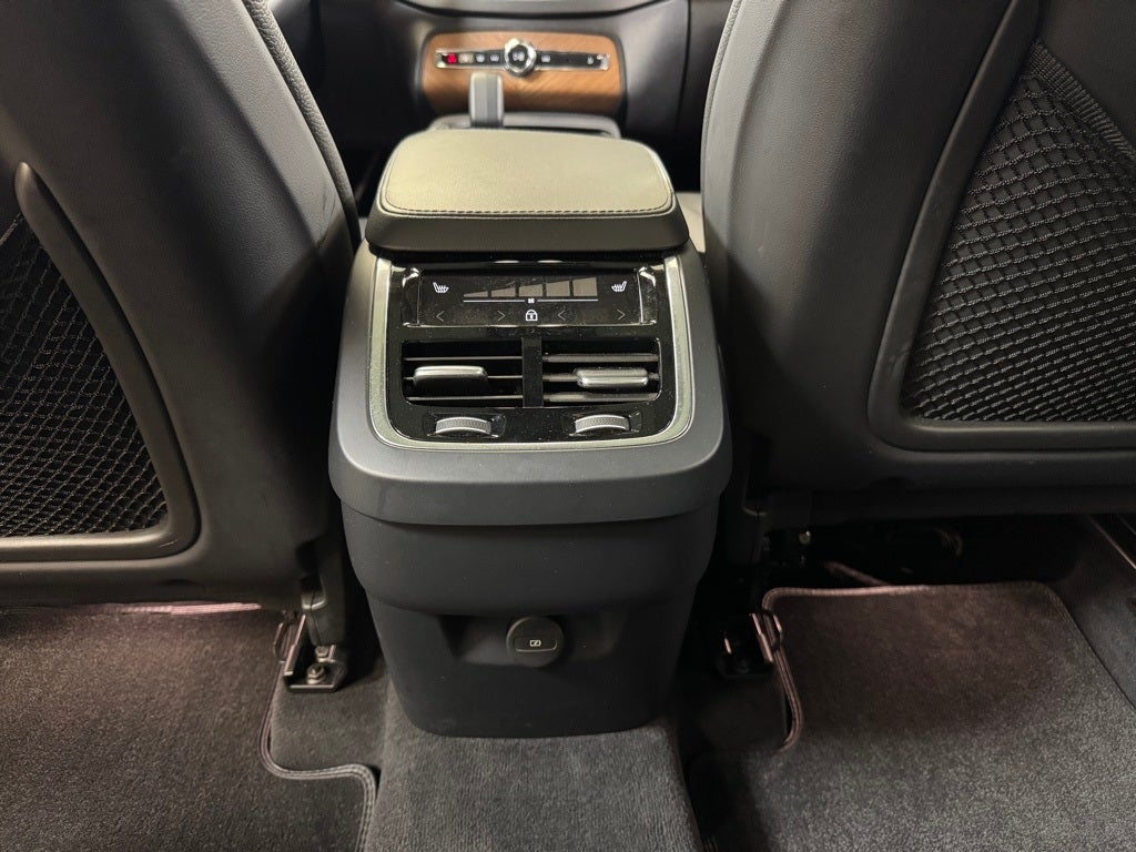 2024 Volvo XC90 B5 Plus