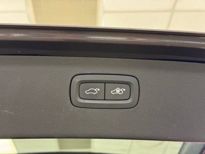 2024 Volvo XC90 B5 Plus