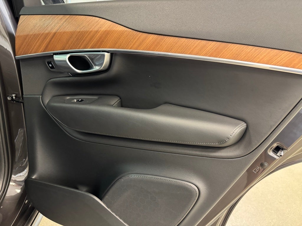 2024 Volvo XC90 B5 Plus