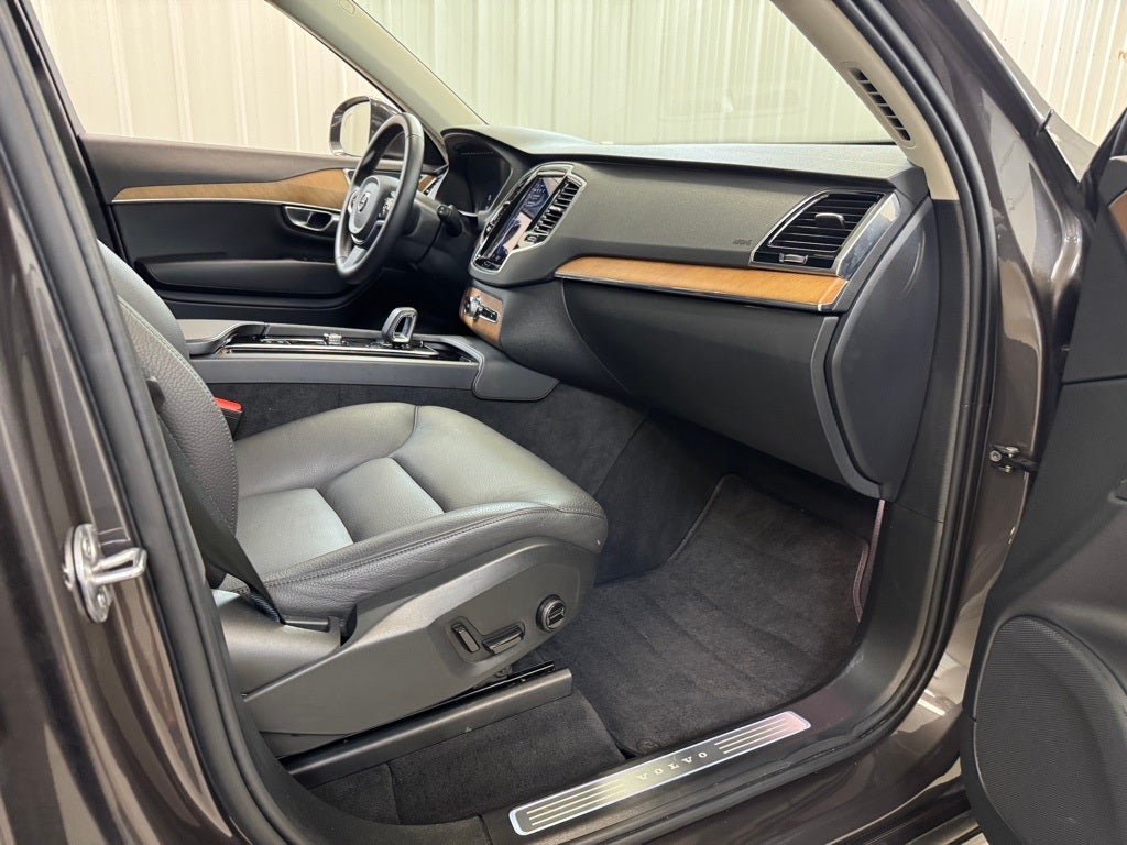 2024 Volvo XC90 B5 Plus