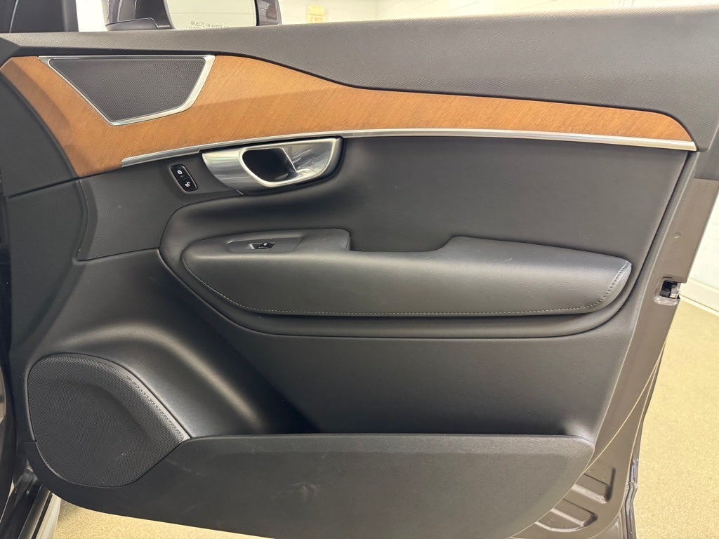 2024 Volvo XC90 B5 Plus