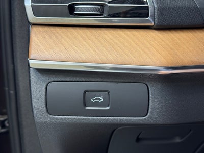 2024 Volvo XC90 B5 Plus