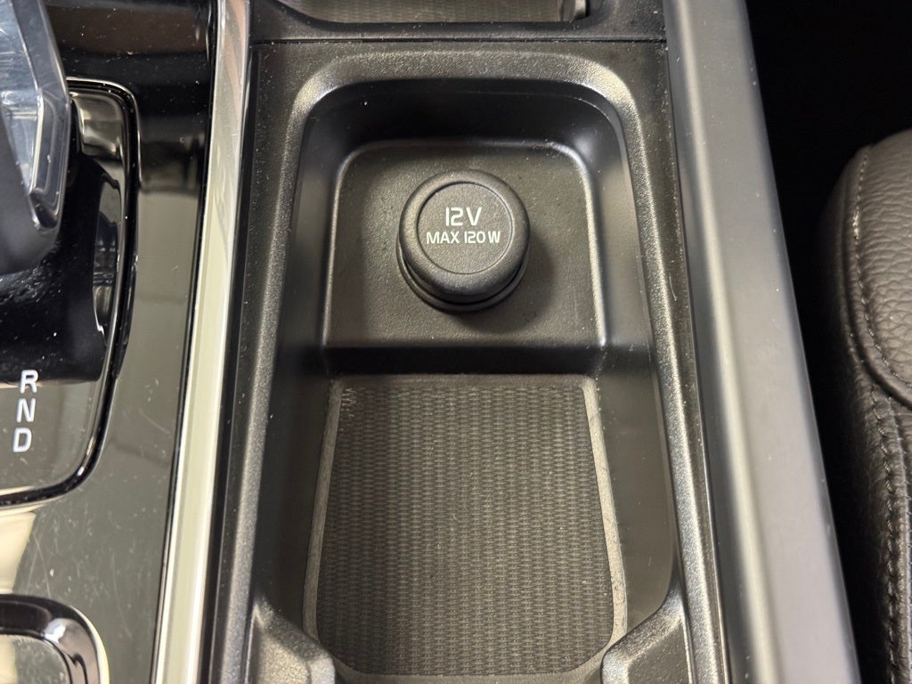 2024 Volvo XC90 B5 Plus