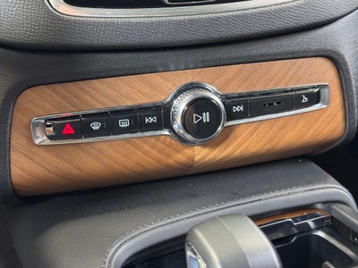 2024 Volvo XC90 B5 Plus