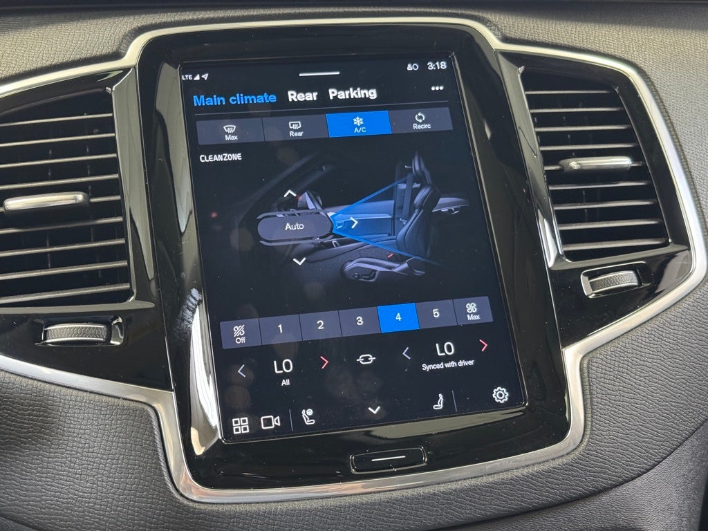 2024 Volvo XC90 B5 Plus