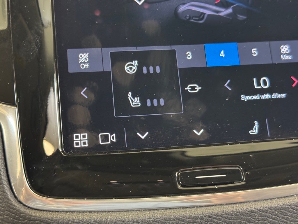 2024 Volvo XC90 B5 Plus