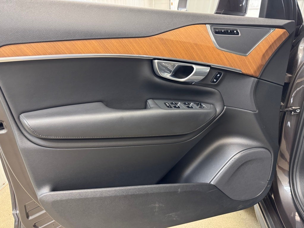 2024 Volvo XC90 B5 Plus