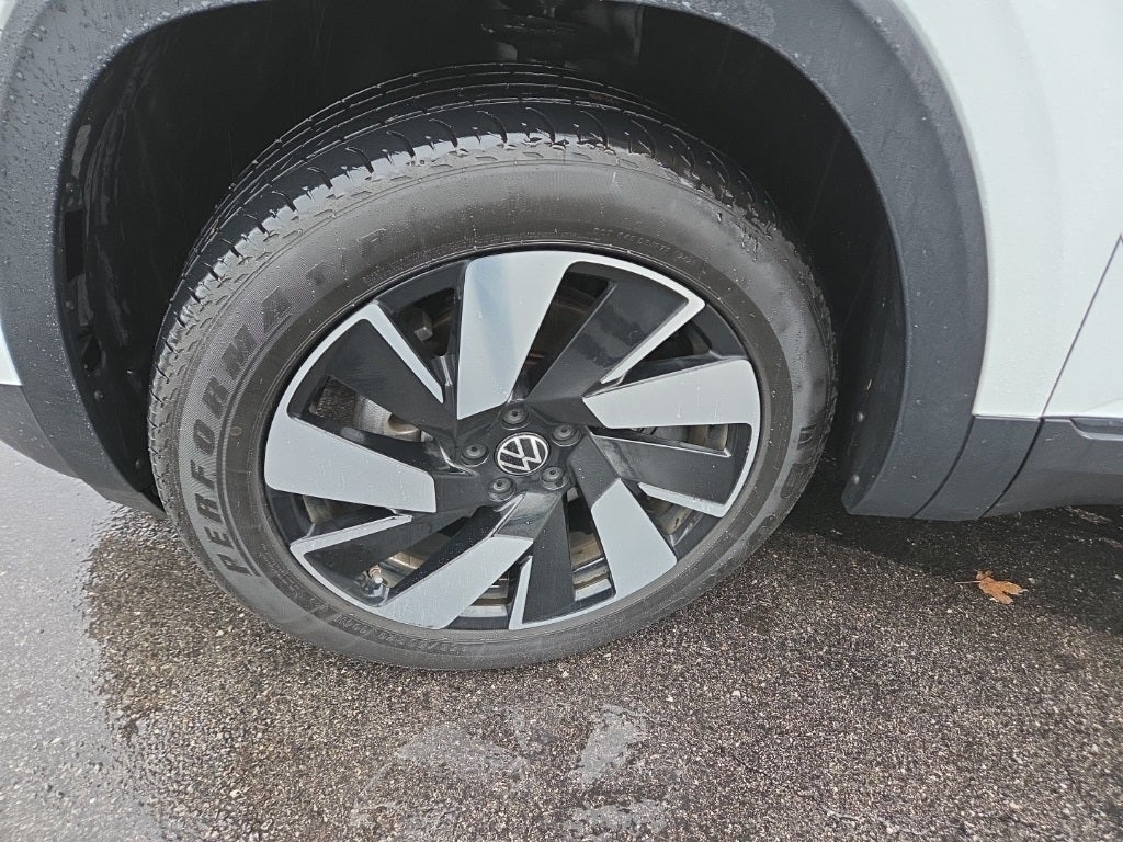 2024 Volkswagen Atlas Cross Sport 2.0T SE w/Technology