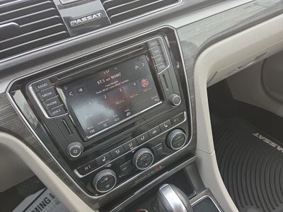2018 Volkswagen Passat 2.0T SE