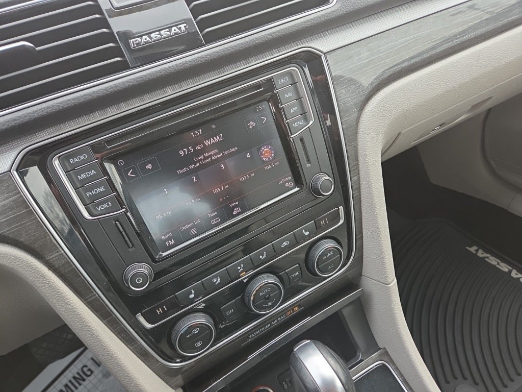 2018 Volkswagen Passat 2.0T SE