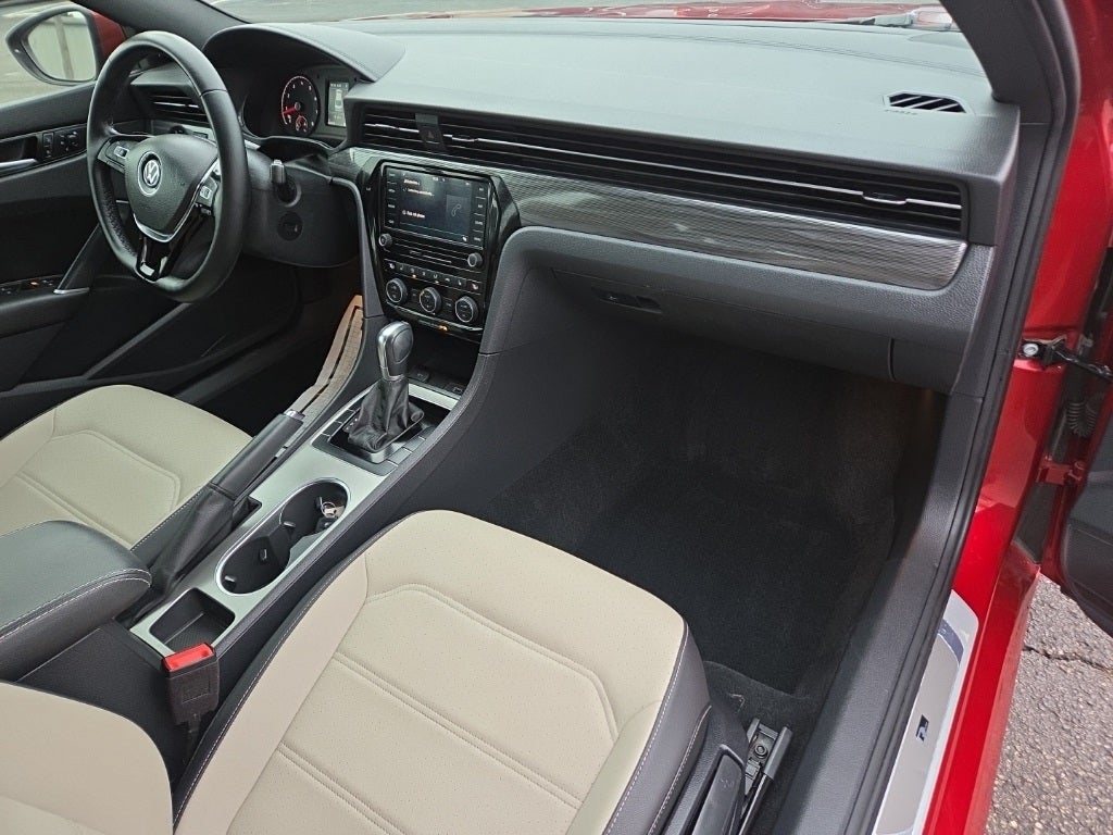 2021 Volkswagen Passat 2.0T R-Line