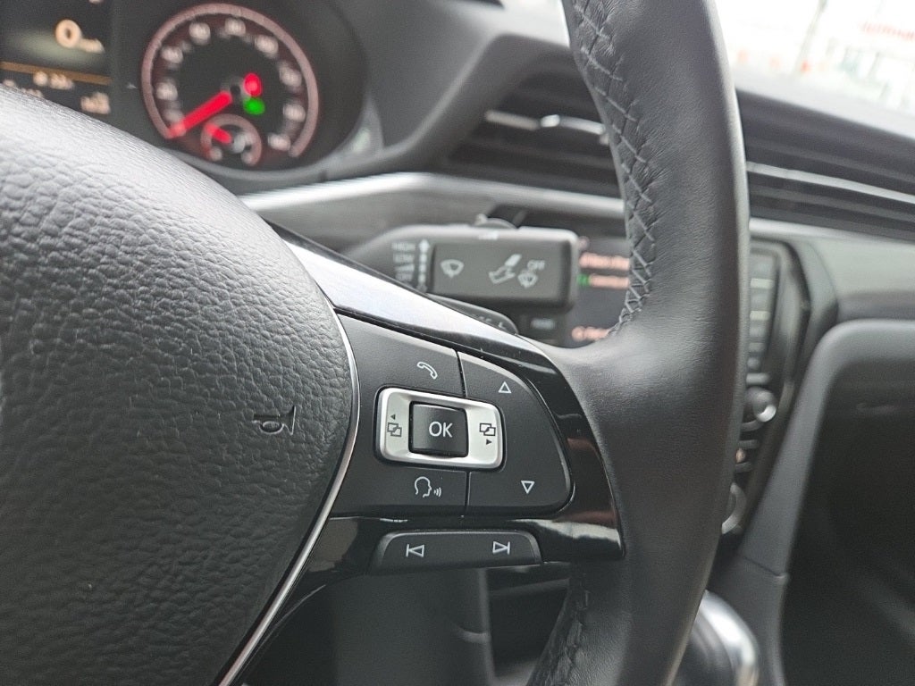 2021 Volkswagen Passat 2.0T R-Line