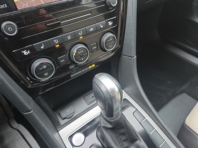 2021 Volkswagen Passat 2.0T R-Line
