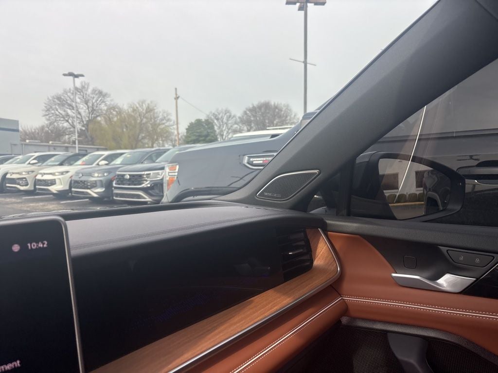 2025 Volkswagen Tiguan 2.0T SEL R-Line