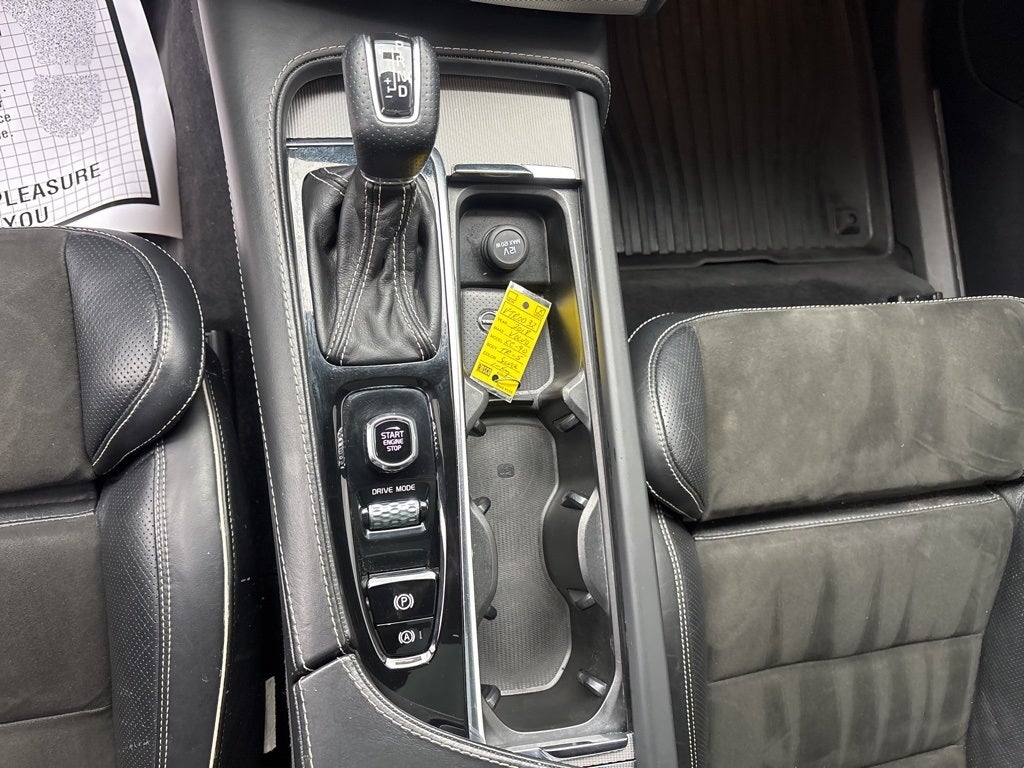 2018 Volvo XC90 T5 R-Design 5P