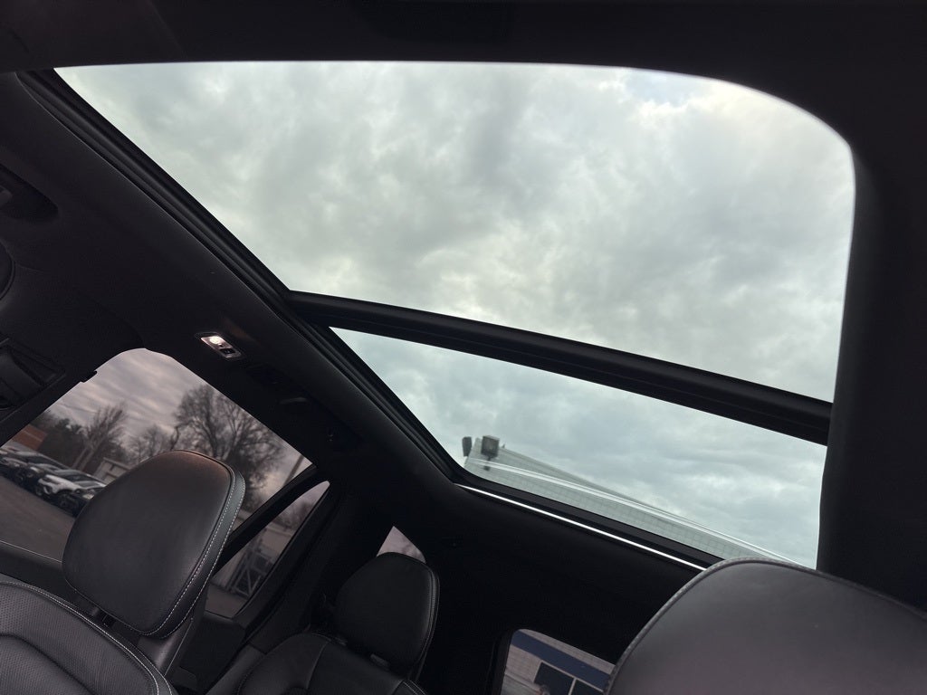 2018 Volvo XC90 T5 R-Design 5P