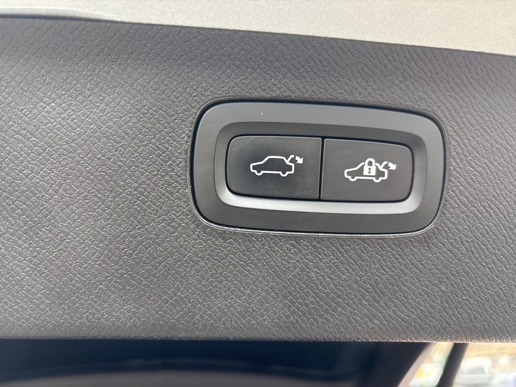 2018 Volvo XC90 T5 R-Design 5P